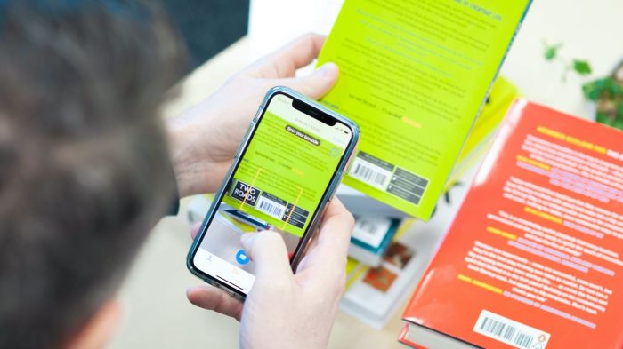 Pillar page link for the fourth ecommerce app blog post showing the ziffit app scanning a book's barcode